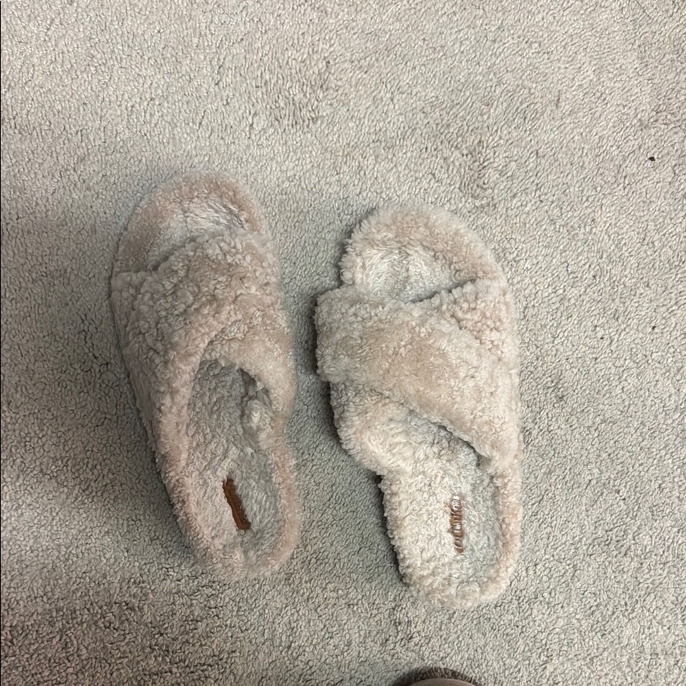 Olukai Slides
